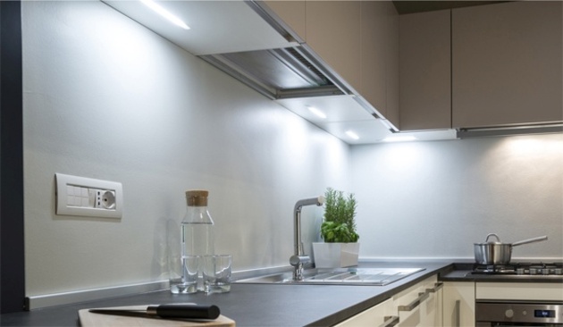 Ecolite Kuchyňské LED sv. 10W, 850lm, 60cm, stříbrná TL4009-LED10W