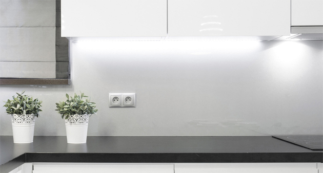 Ecolite kuchyňské LED svítidlo 9W, CCT, 1080lm, 57cm, bílá TL2001-CCT/9W